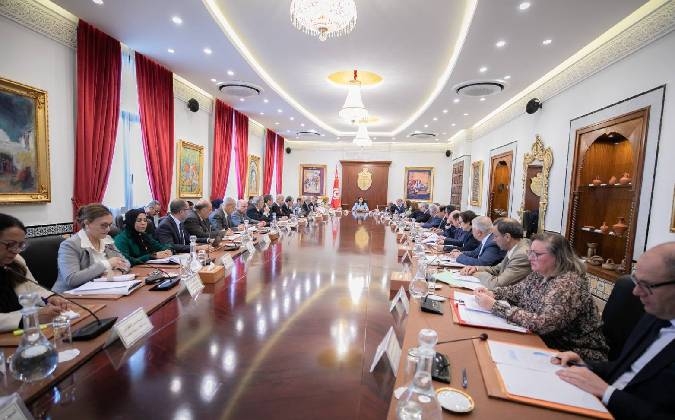 Le gouvernement planche sur son programme conomique et social